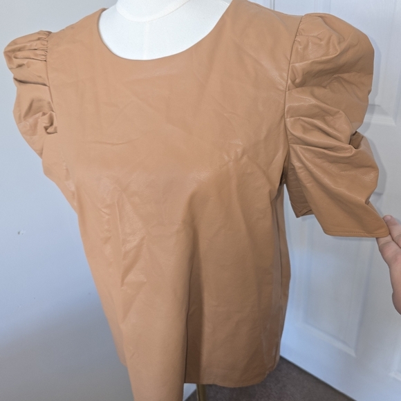 TCEC | Large | Camel Faux Leather Top - Picture 6 of 11